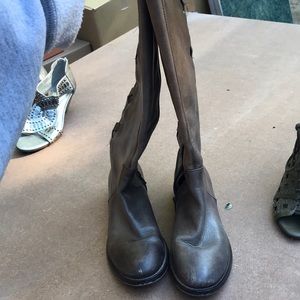 Arturo Chiang brownish gray boots size 8
